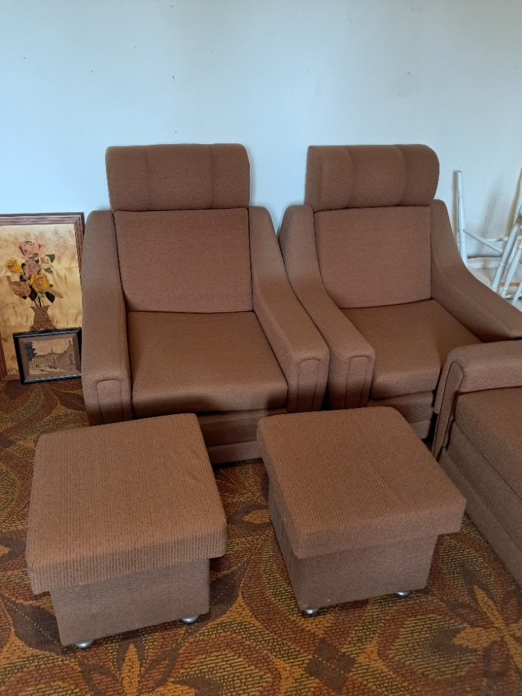 rozkládací válenda s křesly a taburety - 4