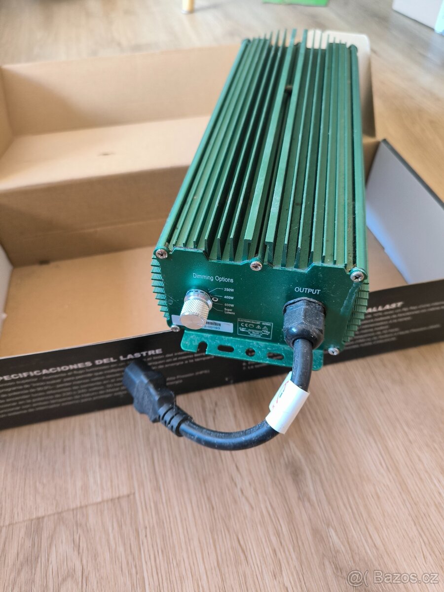 Světelný set: sodíková výbojka 600W + předřadník + stínidlo - 4