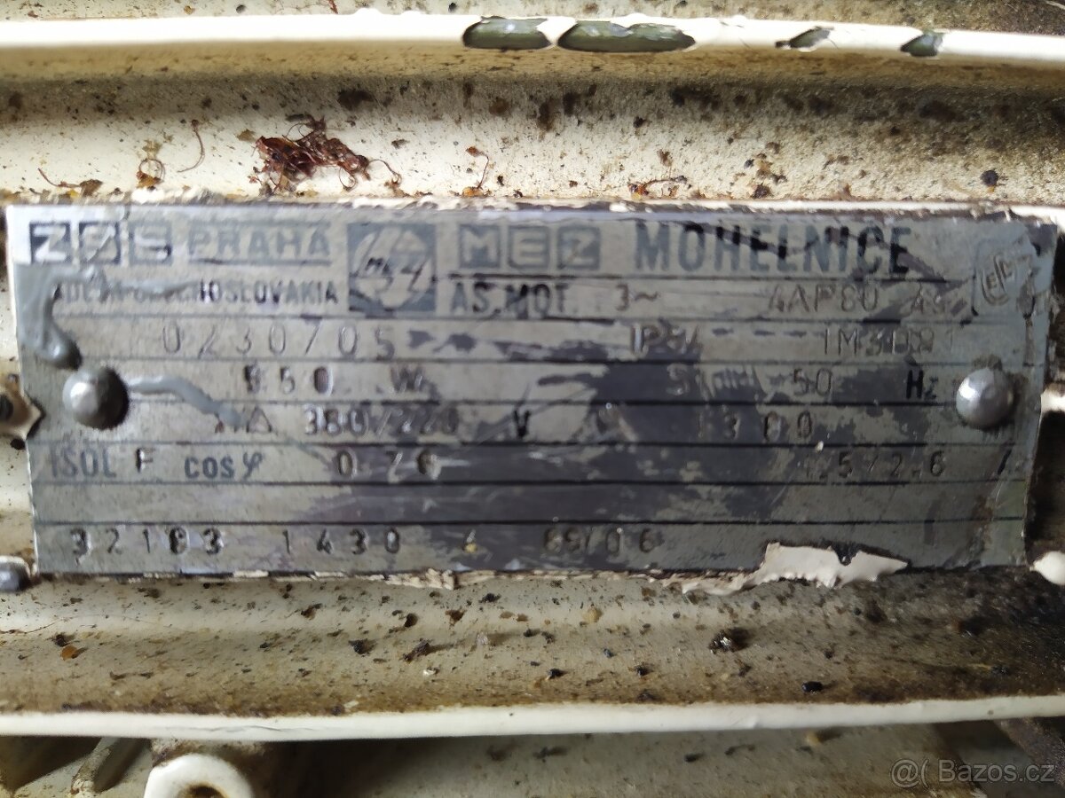 Elektromotor 0,55 kW se šnekovou převodovkou ZŤS,převod 1:20 - 4