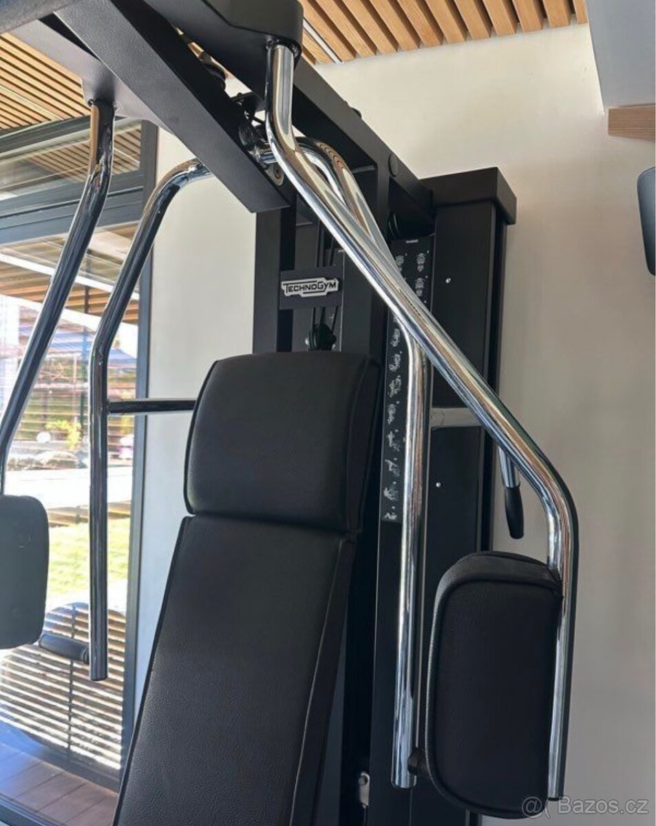 Zánovní posilovací věž Technogym Unica - 4