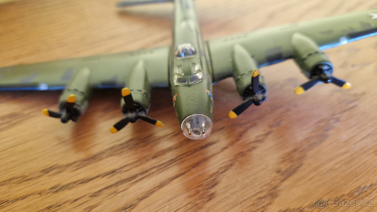 Model letadla B-17F Memphis Belle - Atlas - 4