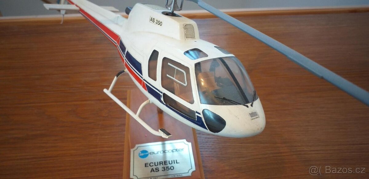 Prodám stolní model vrtulníků AS350 1/30 - 4