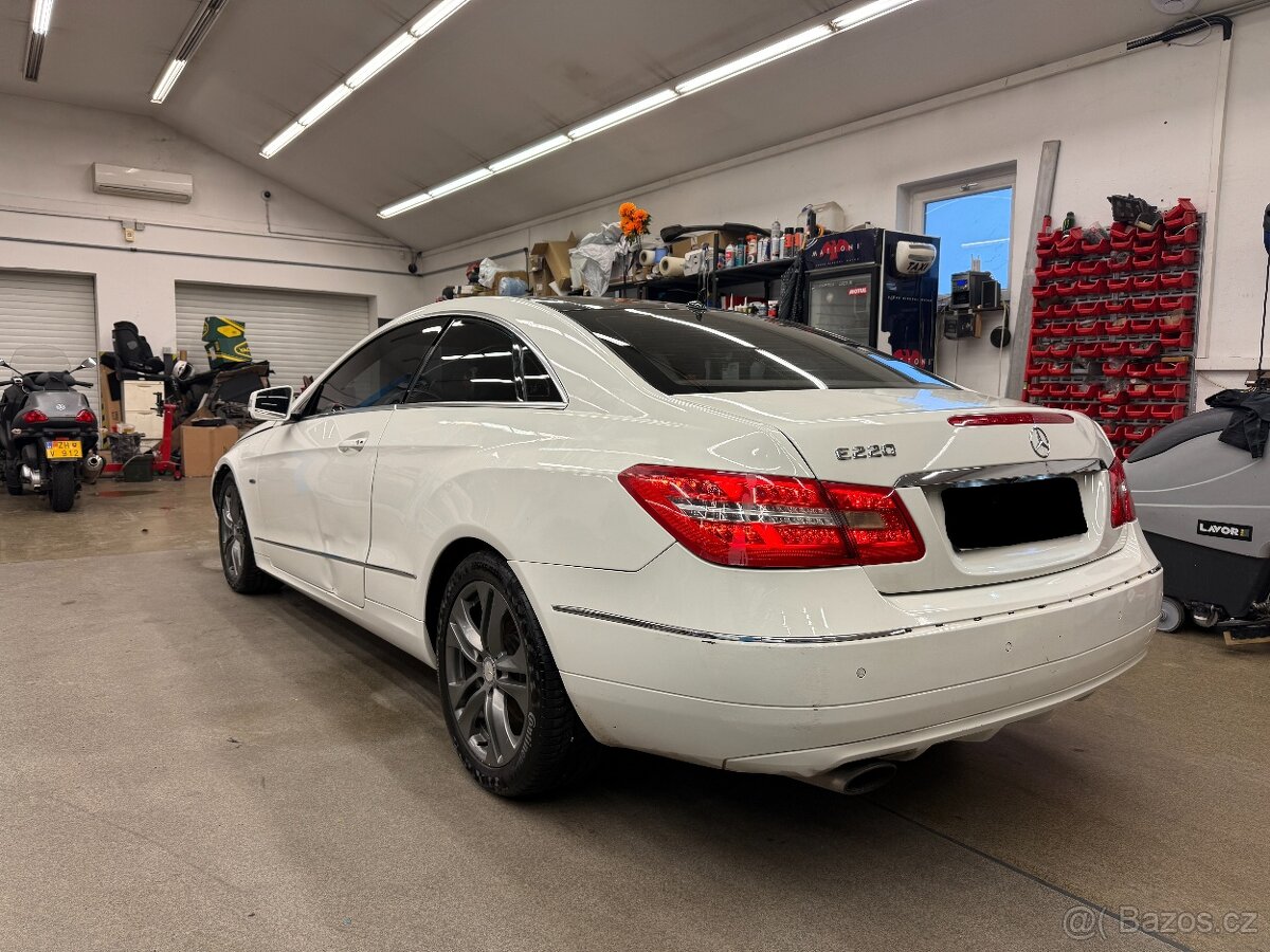 Mercedes-Benz Třídy E 220 CDI - 4