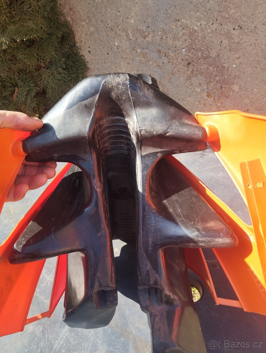 Nádrž KTM - 4