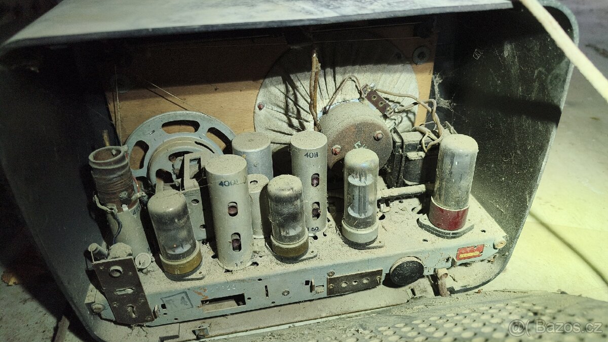 Staré rádio Tesla T504-UII - 4
