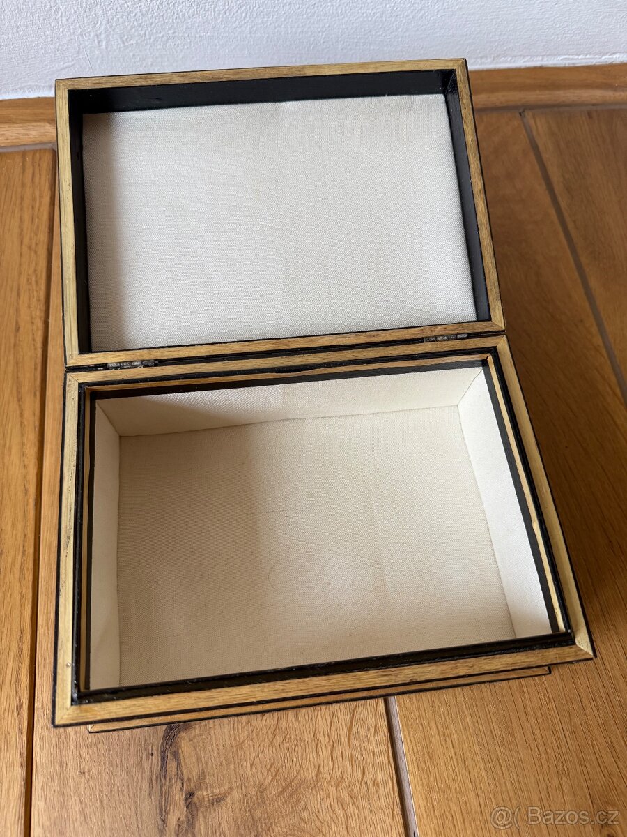 Vykládaná skříňka - 4