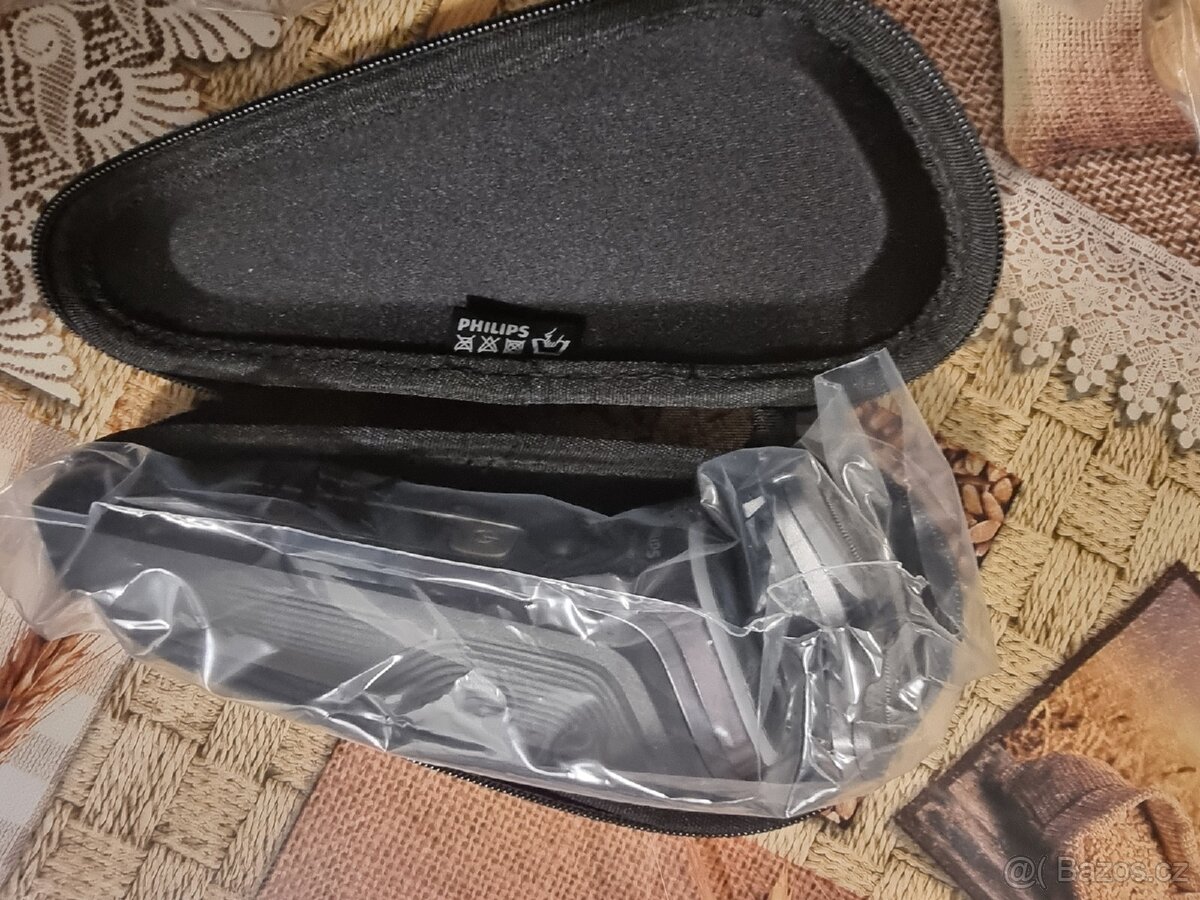 Elektrický holicí strojek PHILIPS S9976/55 - 4