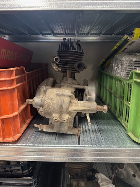 JAWA - ROBOT - motor před repasem - 4