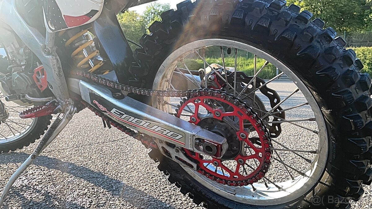 Honda CRF 250 R HM na značkách