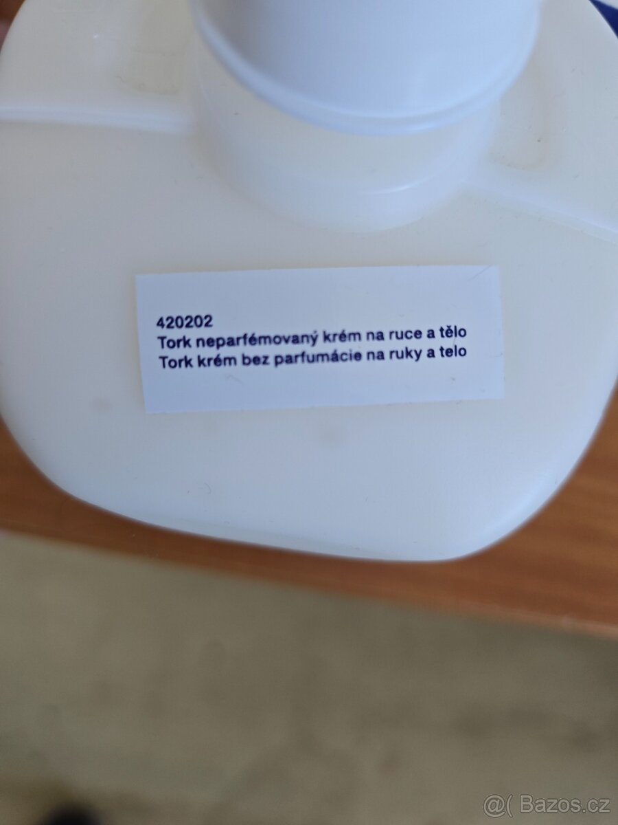 Tork neparfémovaný krém na ruce a tělo - 4