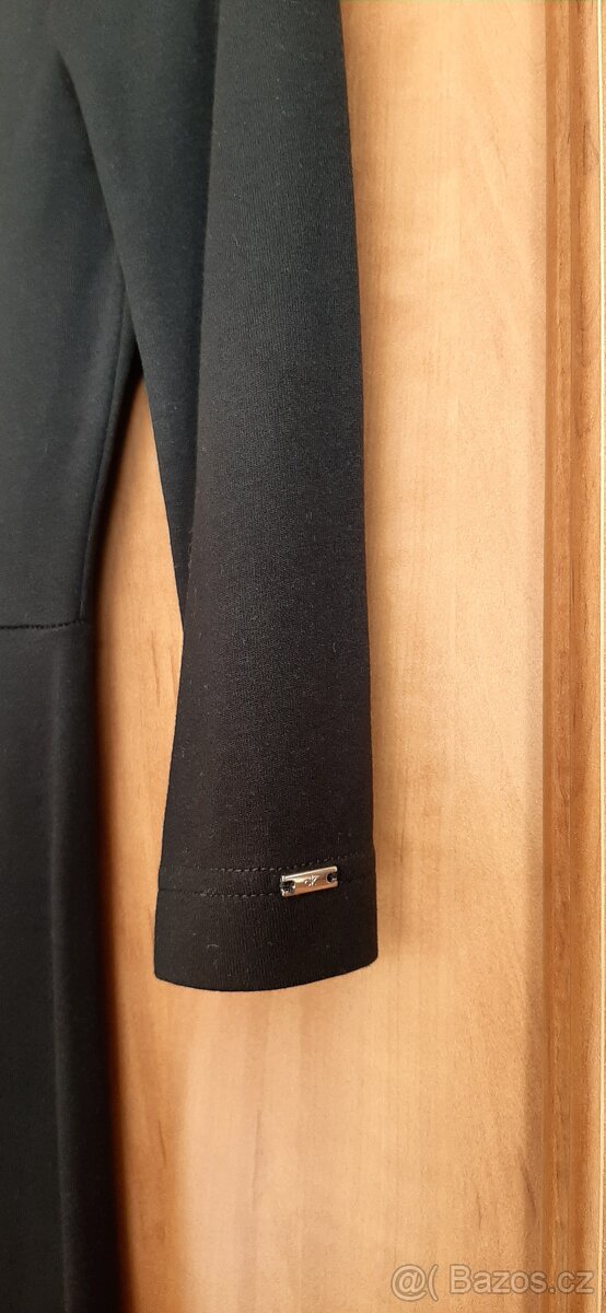 Nové černé šaty Calvin Klein S - 4