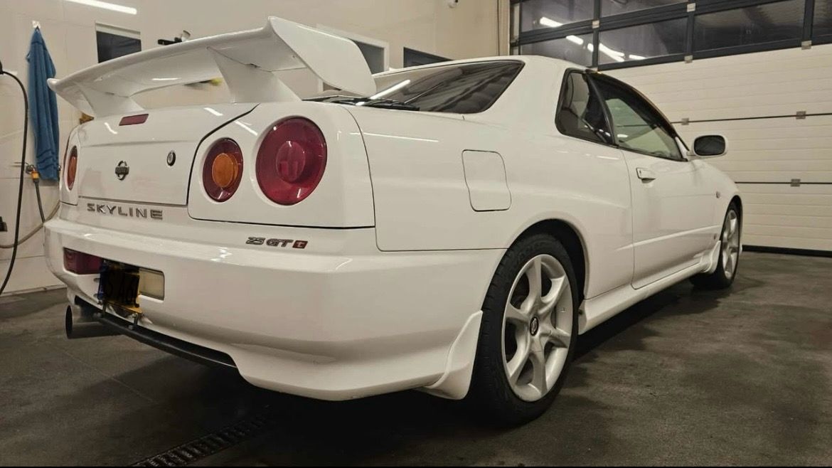Nissan Skyline R34 - 4