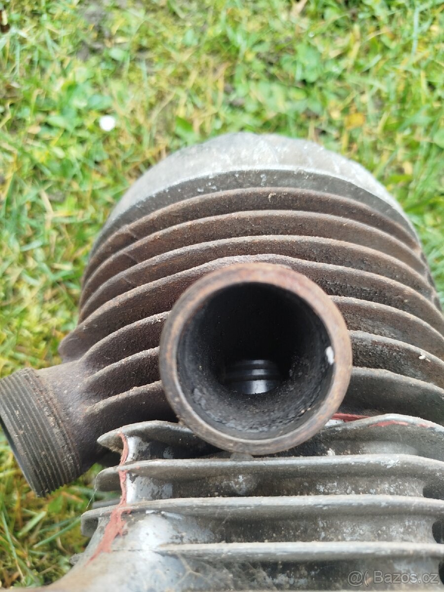 Motor ČZ 175 prase skútr typ 501.05 - 4