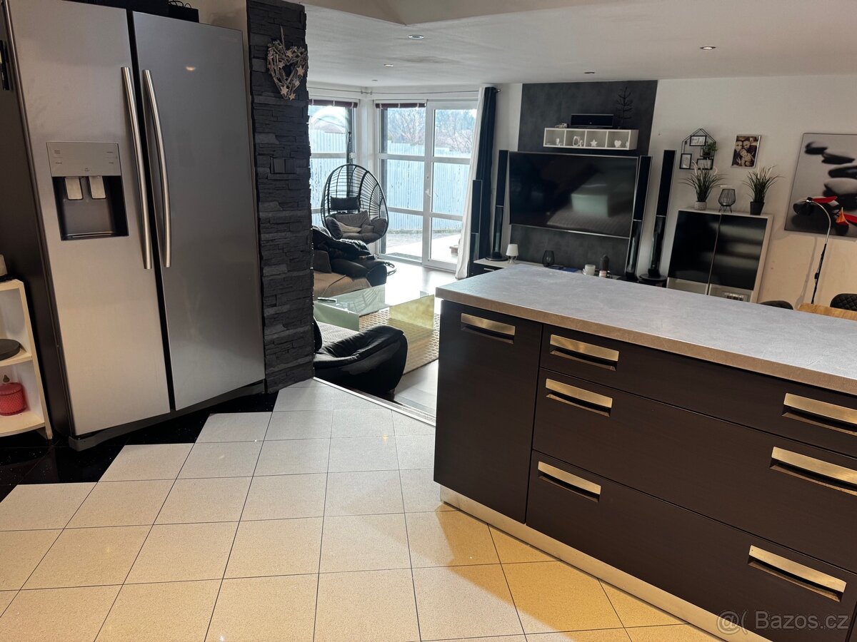 Pronájem-prodej rodinného domu s autodílnou - 4