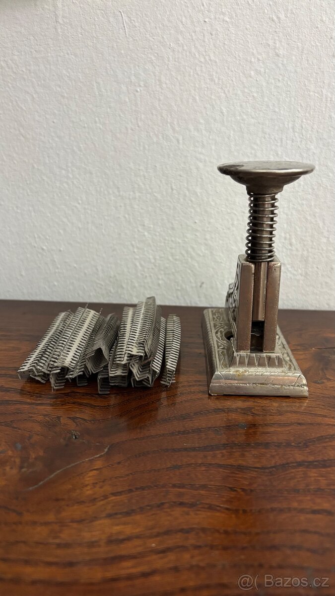 Zdobená Sešívačka - Historismus - 4