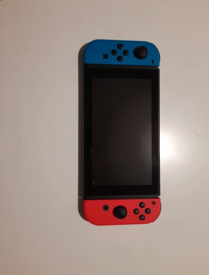 Nintendo Switch - 4