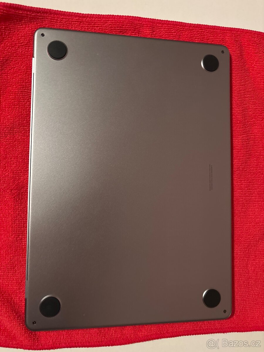 Apple MacBook 13 M2 2022 - 4