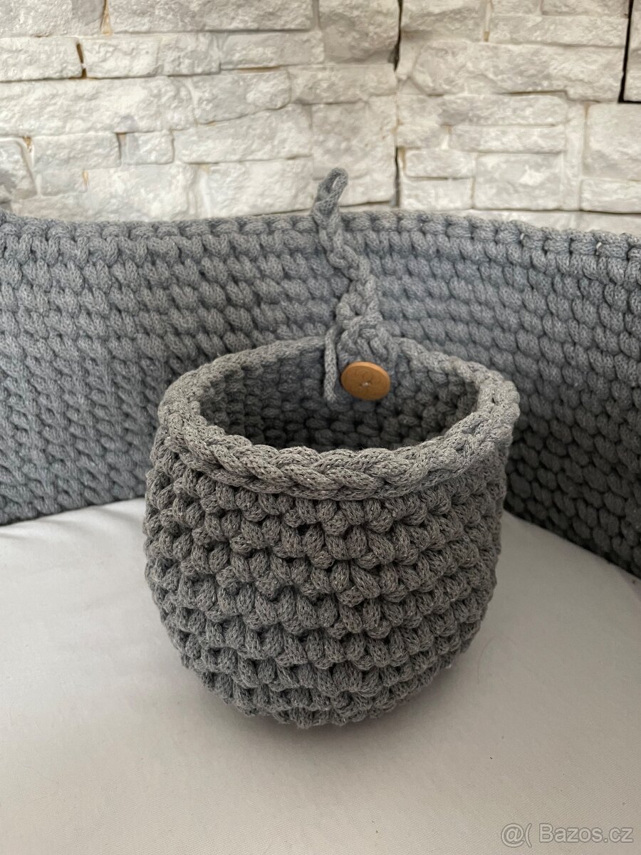 Ručně pletený Mojžíšův koš + dřevěná stolička - 4