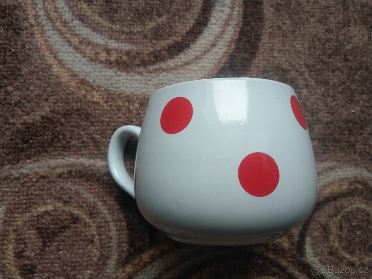 Puntíkatý hrnek - 4