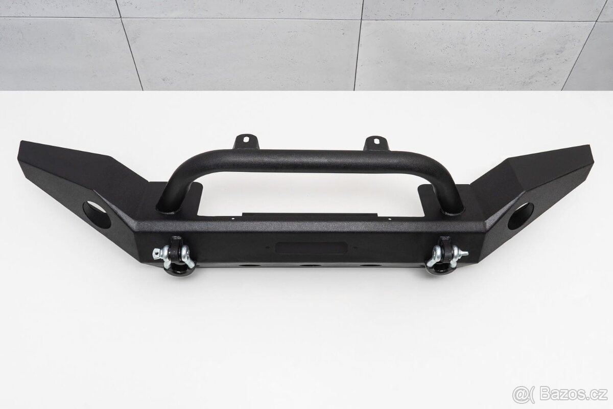 Přední ocelový pevnostní nárazník R8 Jeep Wrangler JK 07-18