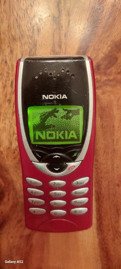 Nokia 8210 na opravu - 4