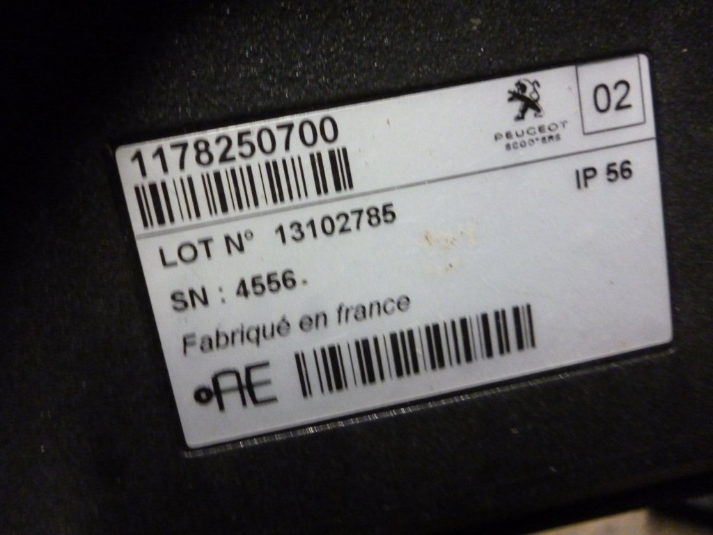 Peugeot Metropolis 400i. Spínačka,imobilizér, CDI. Od 2013 - 4