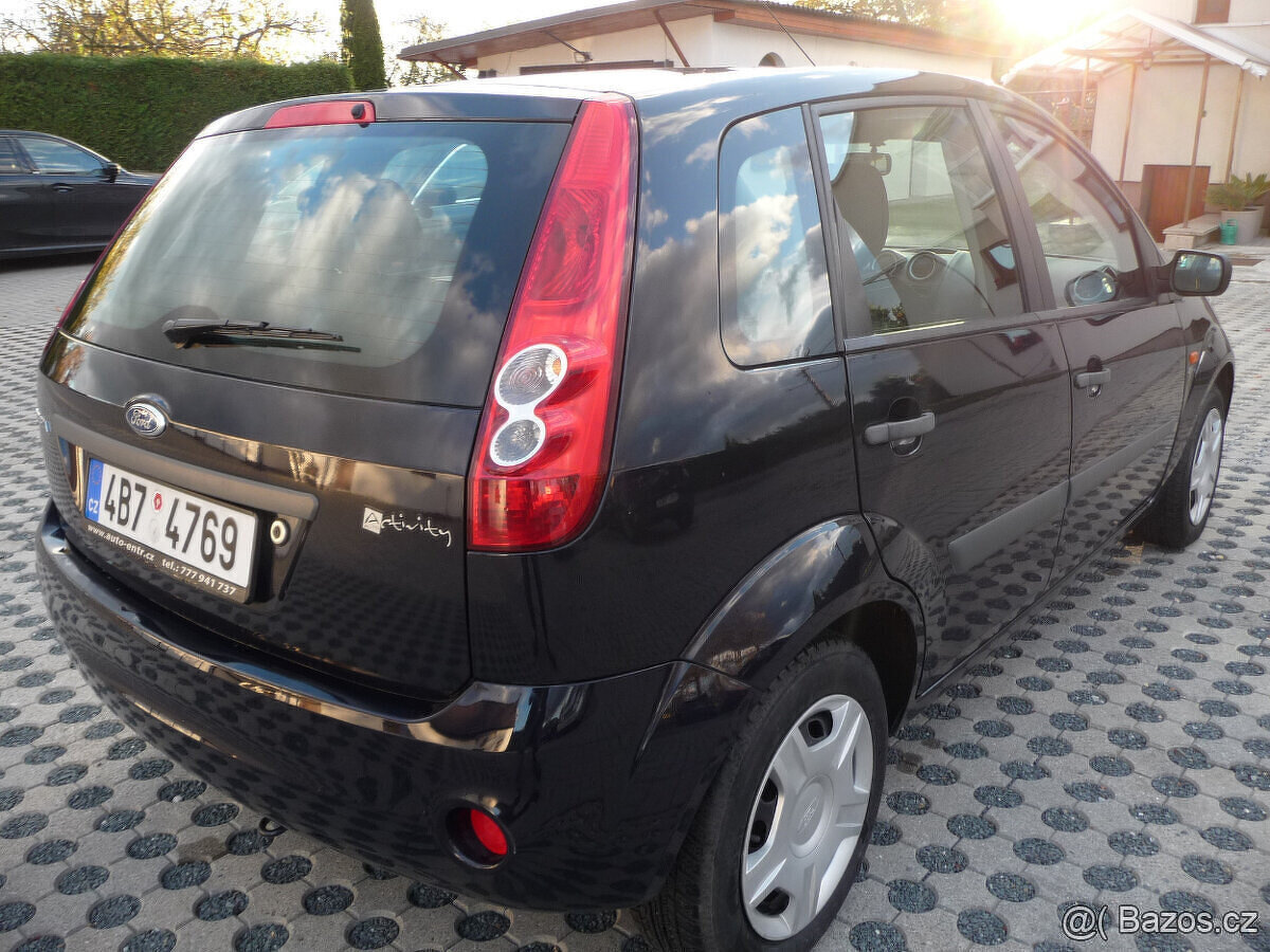 Ford Fiesta 1.3i najeto 28 000km 1.majitel koupeno v čr - 4