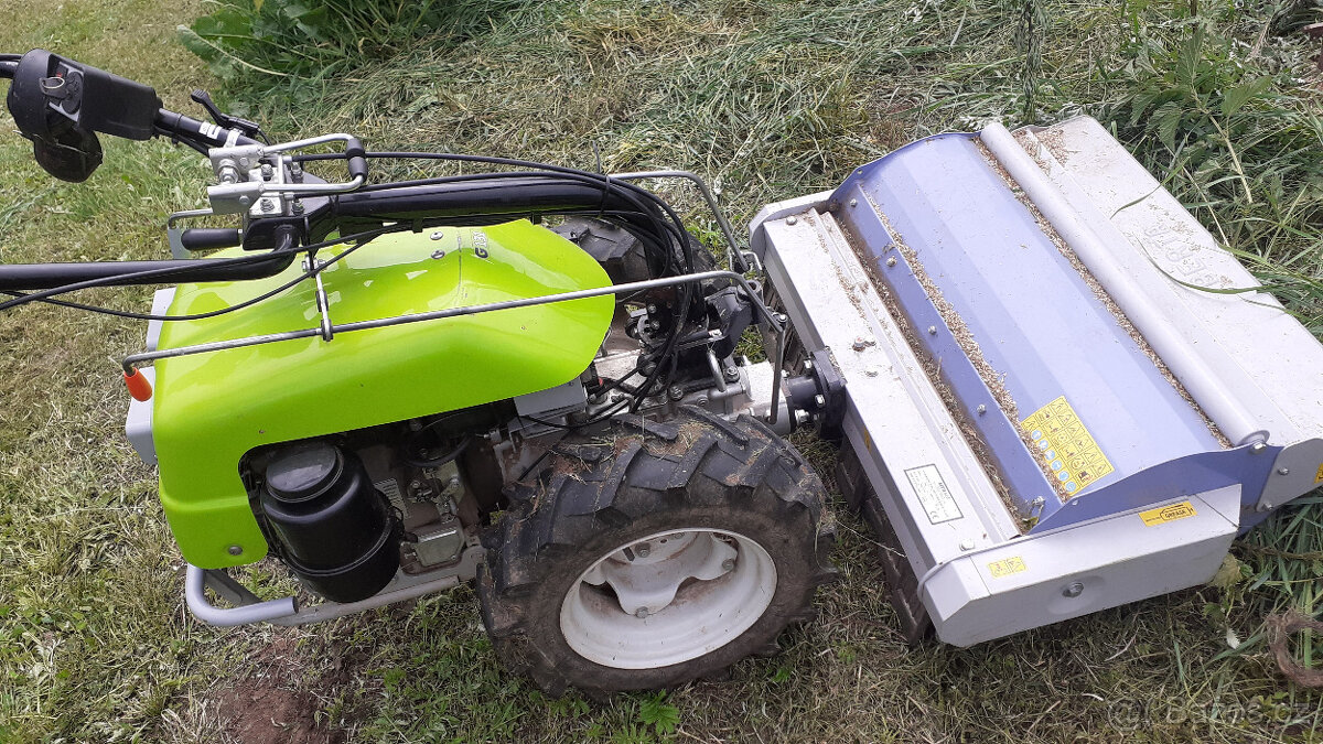 Prodám jednoosý traktor 11HP s neseným nářadím - 4