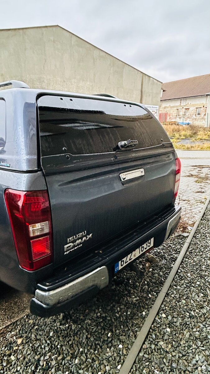 ISUZU D-MAX TOP STAV