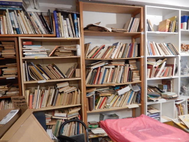 Knihy- větší množství, různé žánry, cena 10,-Kč za knihu - 4