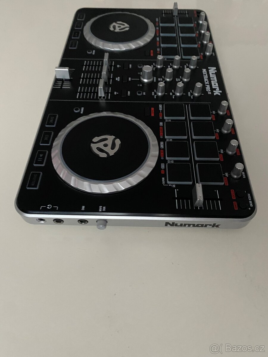 Numark MIXTRACK PRO 2 - 4