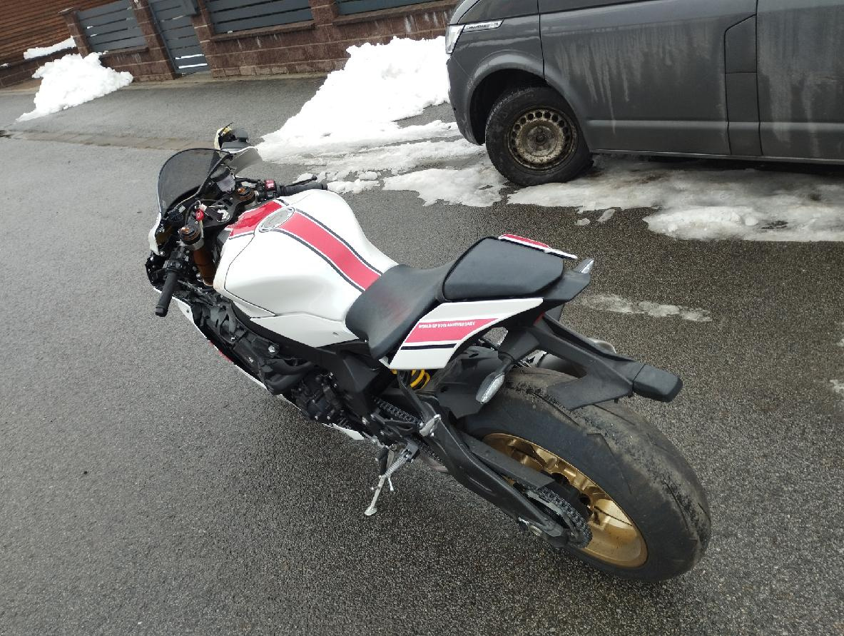 Yamaha YZF-R1 2022 - 4