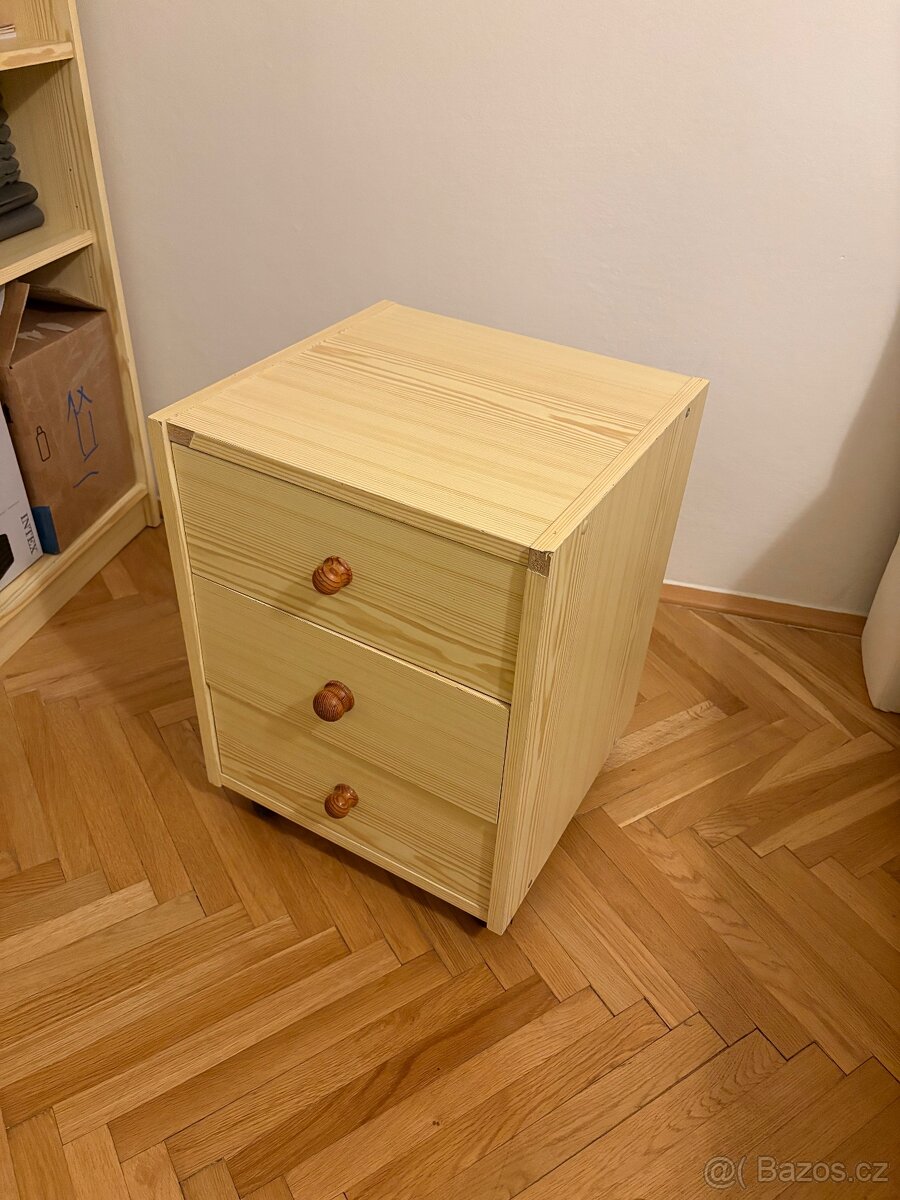 Prodám soupravu starého nábytku - 4