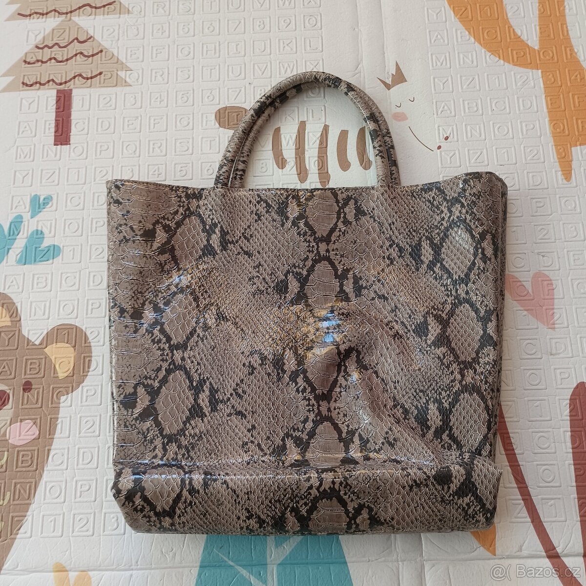 Nová kabelka Zn. Guess do ruky - 4