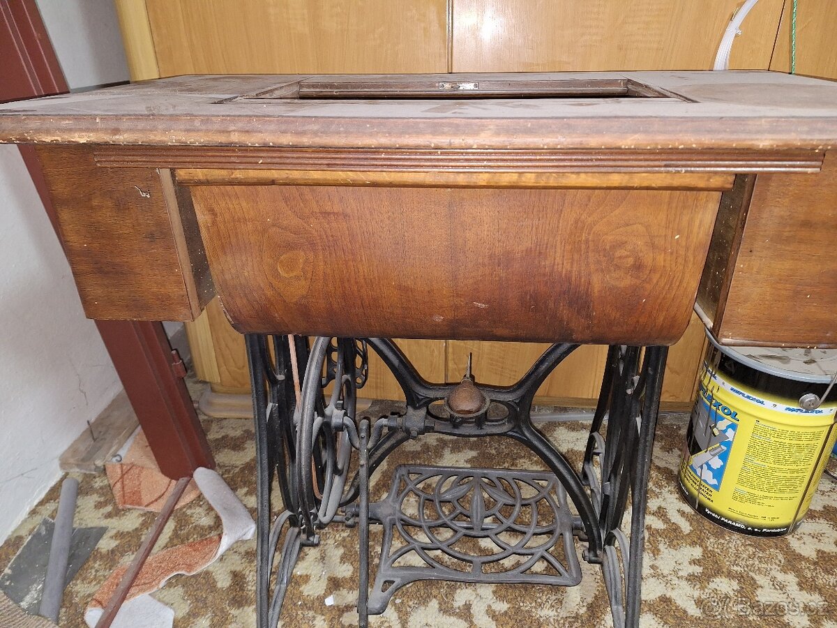 Historický šicí stroj Naumann – cca 1910–1930 - 4