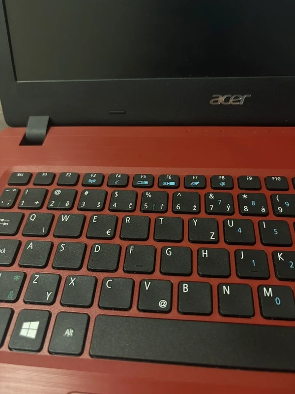 Acer Aspire 1 v pěkném stavu, paměť4GB/disk 64GB - 4