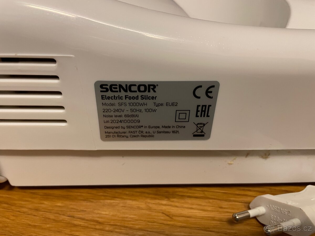 elektrický kráječ / nářezák na chleba - 4