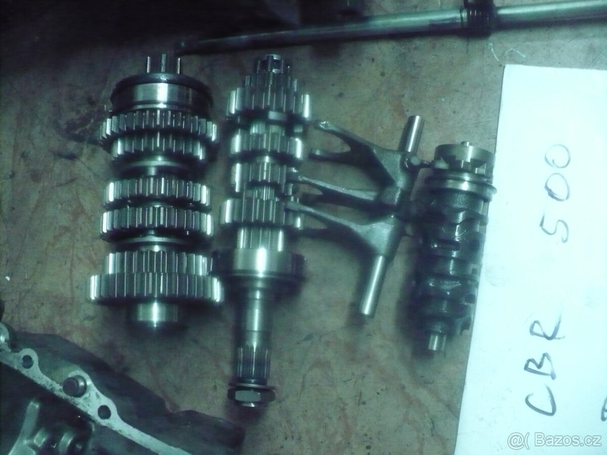 Honda CBR 500 PC 20 r. 88 díly - 4