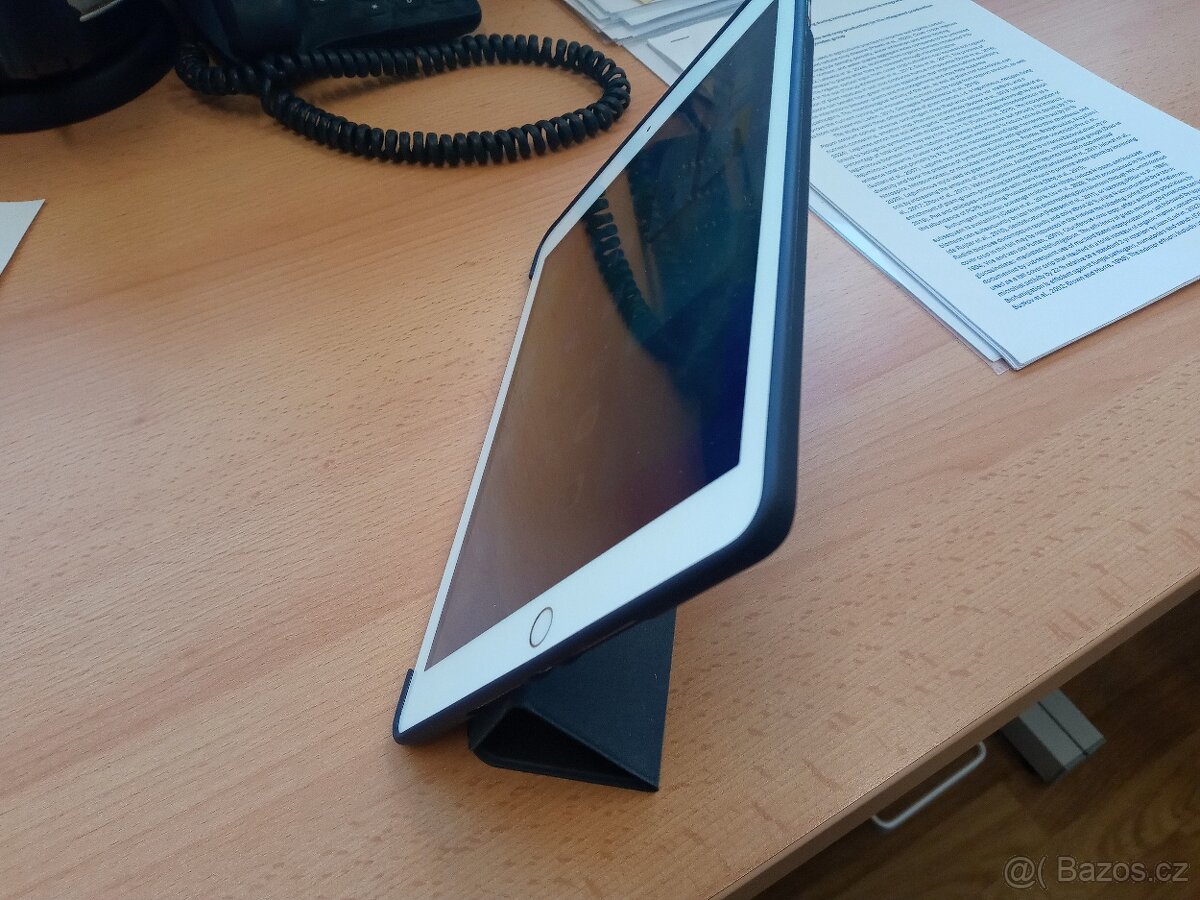 Apple iPad 9.7" (2017) 32GB Wi-Fi - 4