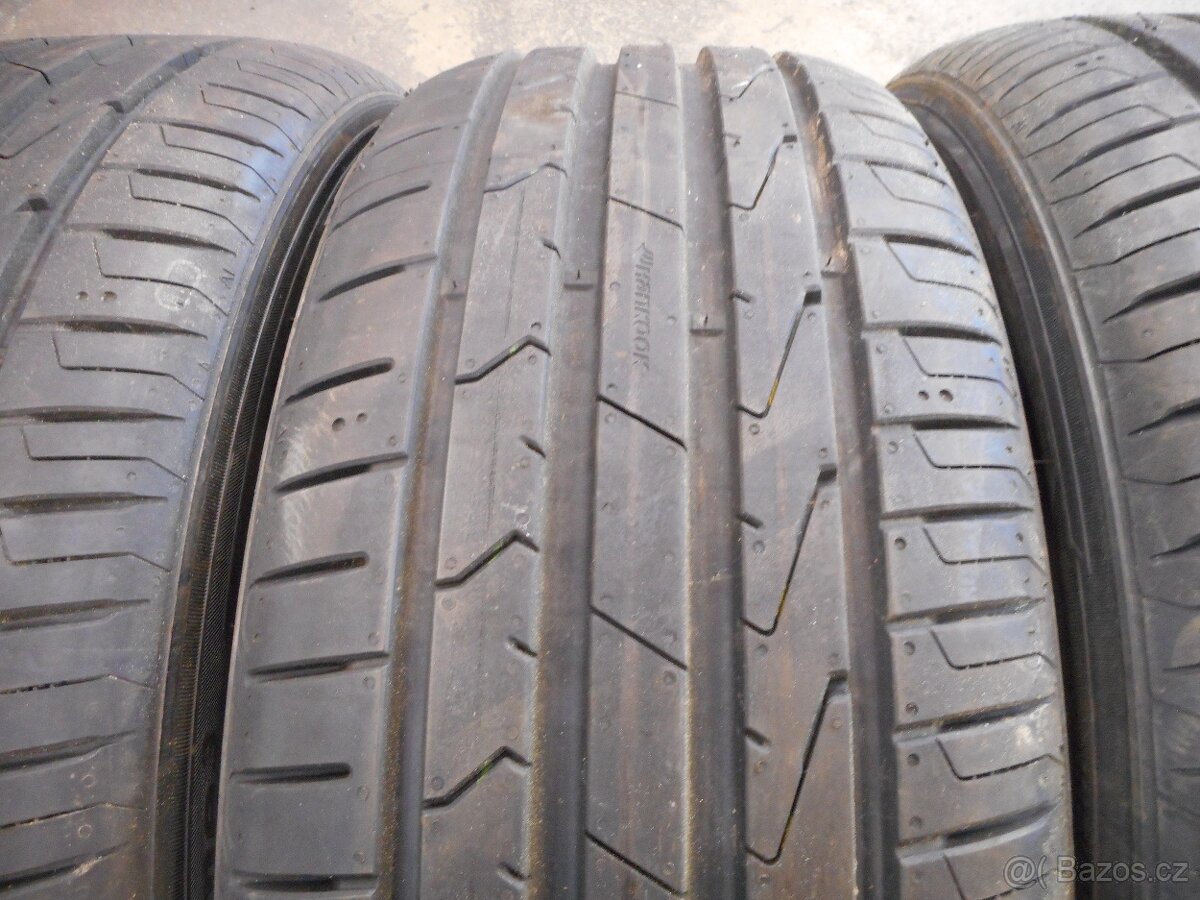 215/45R18 - 4