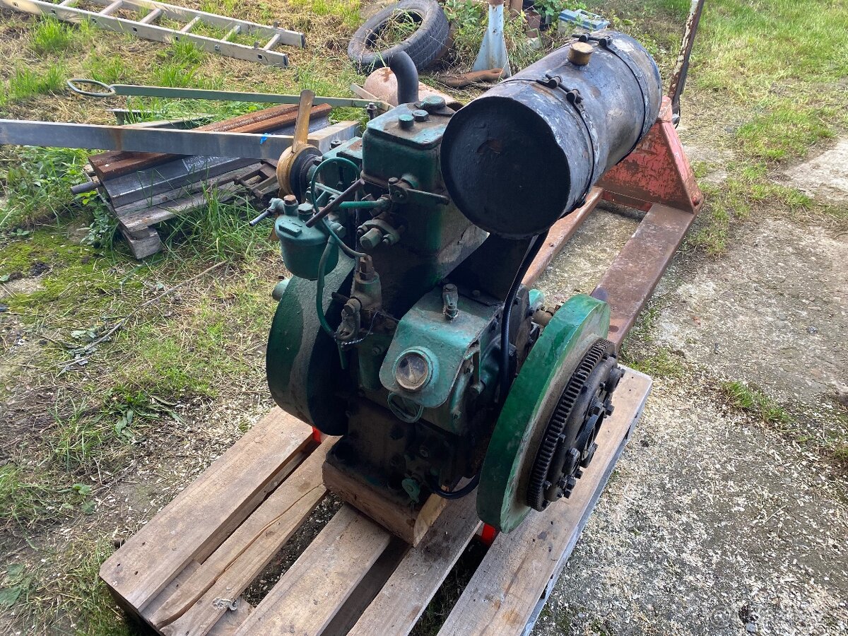 Stabilní motor Slavia 1s100 - 4