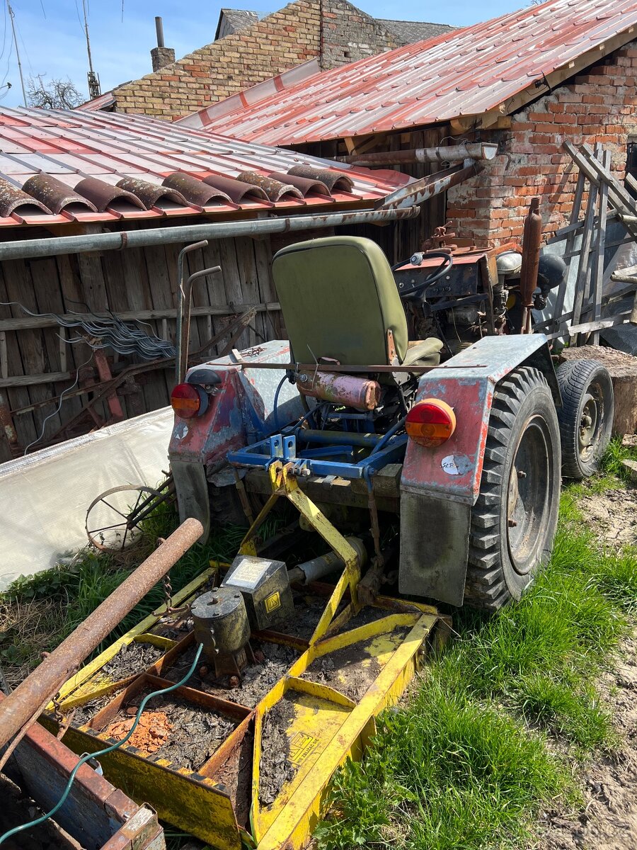 Traktor domácí výroby + vlečka - 4