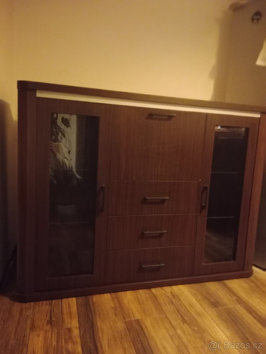 Vysoká kuchyňská komoda - 4