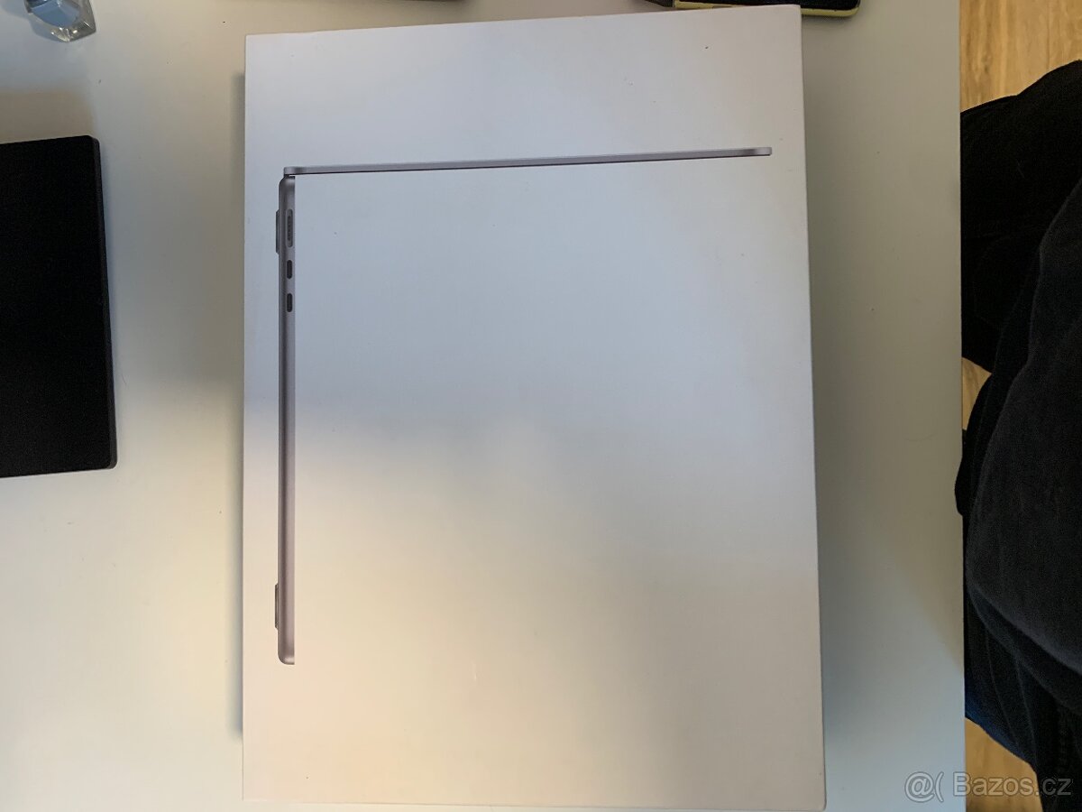 MacBook Air M2 2022 – komplet balení - 4