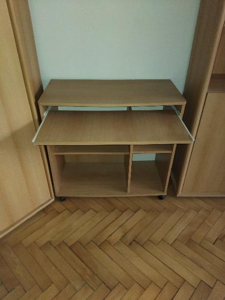 Prodám levně rozkládací dřevěný jídelní stůl + PC stolek - 4