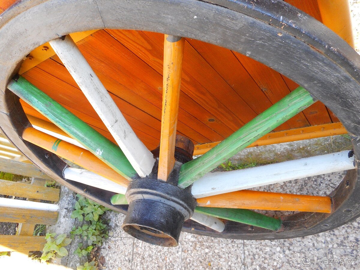 STARÉ KOLO OD VOZU - 4