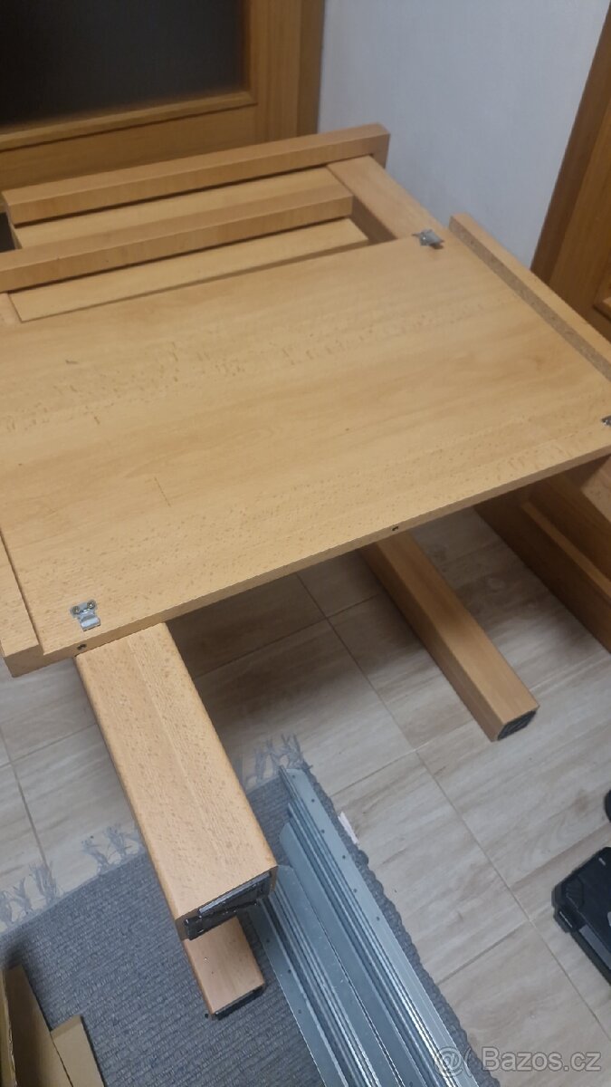 Rozkládací jídelní stůl - 4