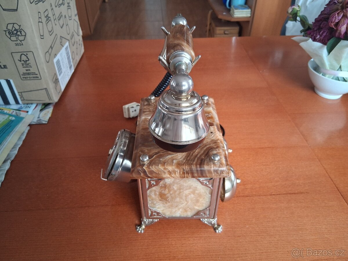 Pozlacený telefon - 4