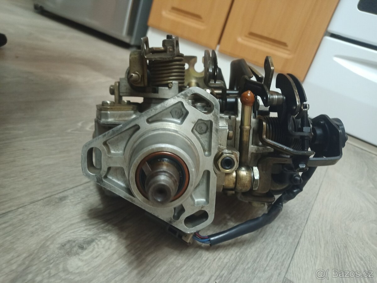 Vstřikovací čerpadlo na motor RD 28 - 4