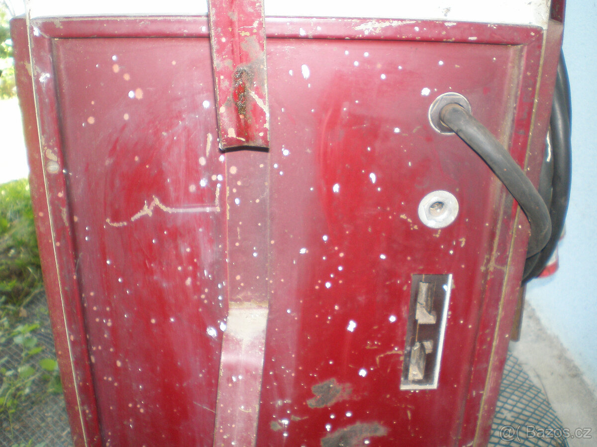 nabíjecí + startovací vozík zn.Rukov - 4